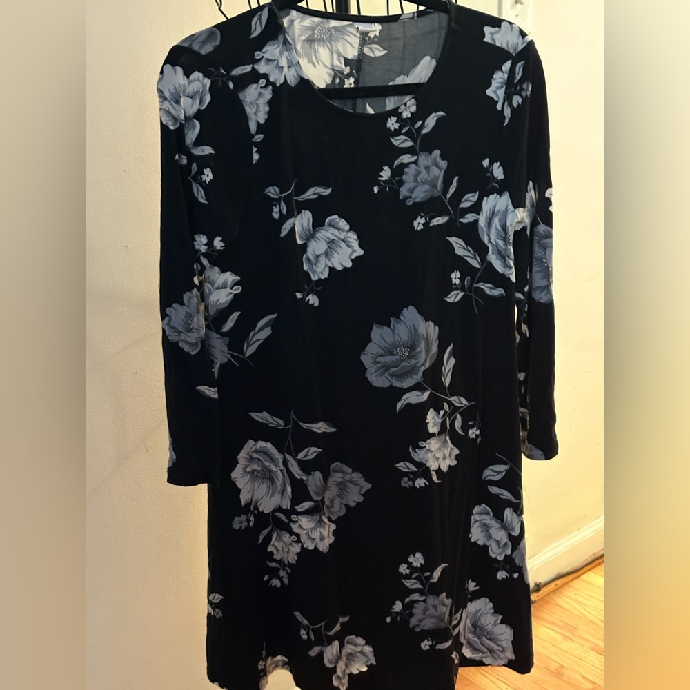 Old Navy Black and White Floral Long Sleeve Dress